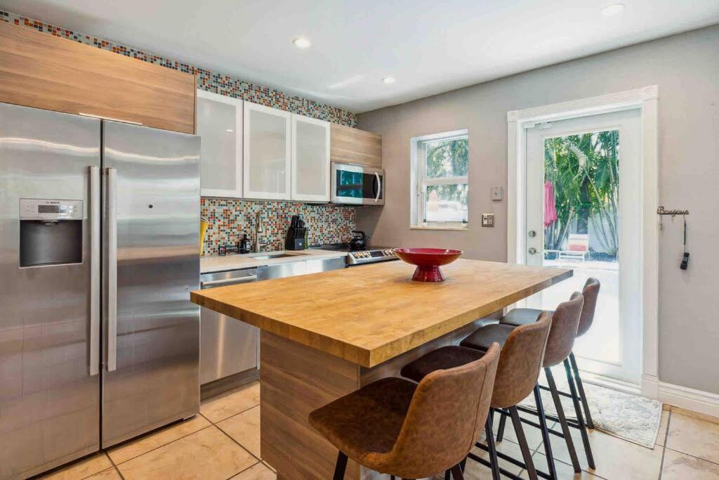 Private Oasis With Pool Near Beaches, Dining & Las Olas Φορτ Λόντερντεϊλ Εξωτερικό φωτογραφία