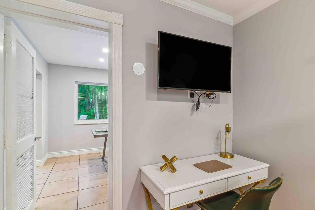 Private Oasis With Pool Near Beaches, Dining & Las Olas Φορτ Λόντερντεϊλ Εξωτερικό φωτογραφία