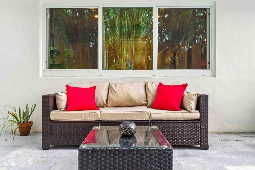Private Oasis With Pool Near Beaches, Dining & Las Olas Φορτ Λόντερντεϊλ Εξωτερικό φωτογραφία