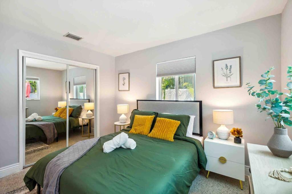 Private Oasis With Pool Near Beaches, Dining & Las Olas Φορτ Λόντερντεϊλ Εξωτερικό φωτογραφία