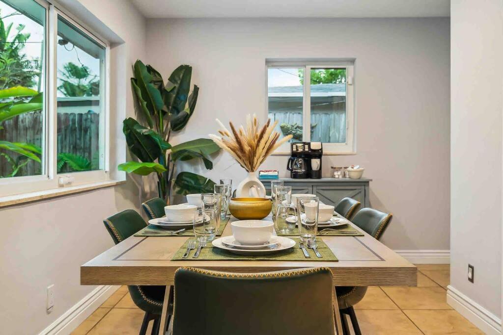 Private Oasis With Pool Near Beaches, Dining & Las Olas Φορτ Λόντερντεϊλ Εξωτερικό φωτογραφία
